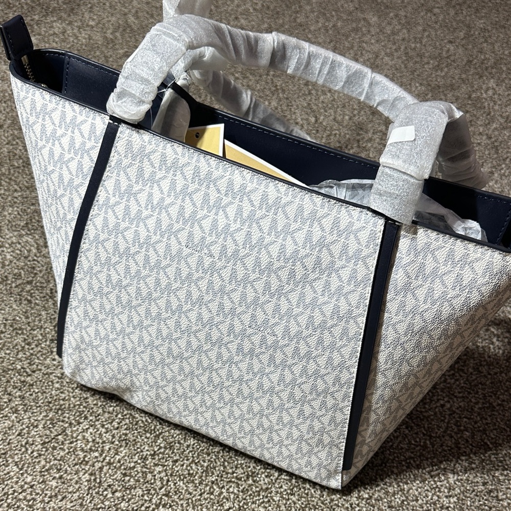 Michael Kors Whitney Small Signature Logo Tote navy and white with gold accents - Picture 6 of 10